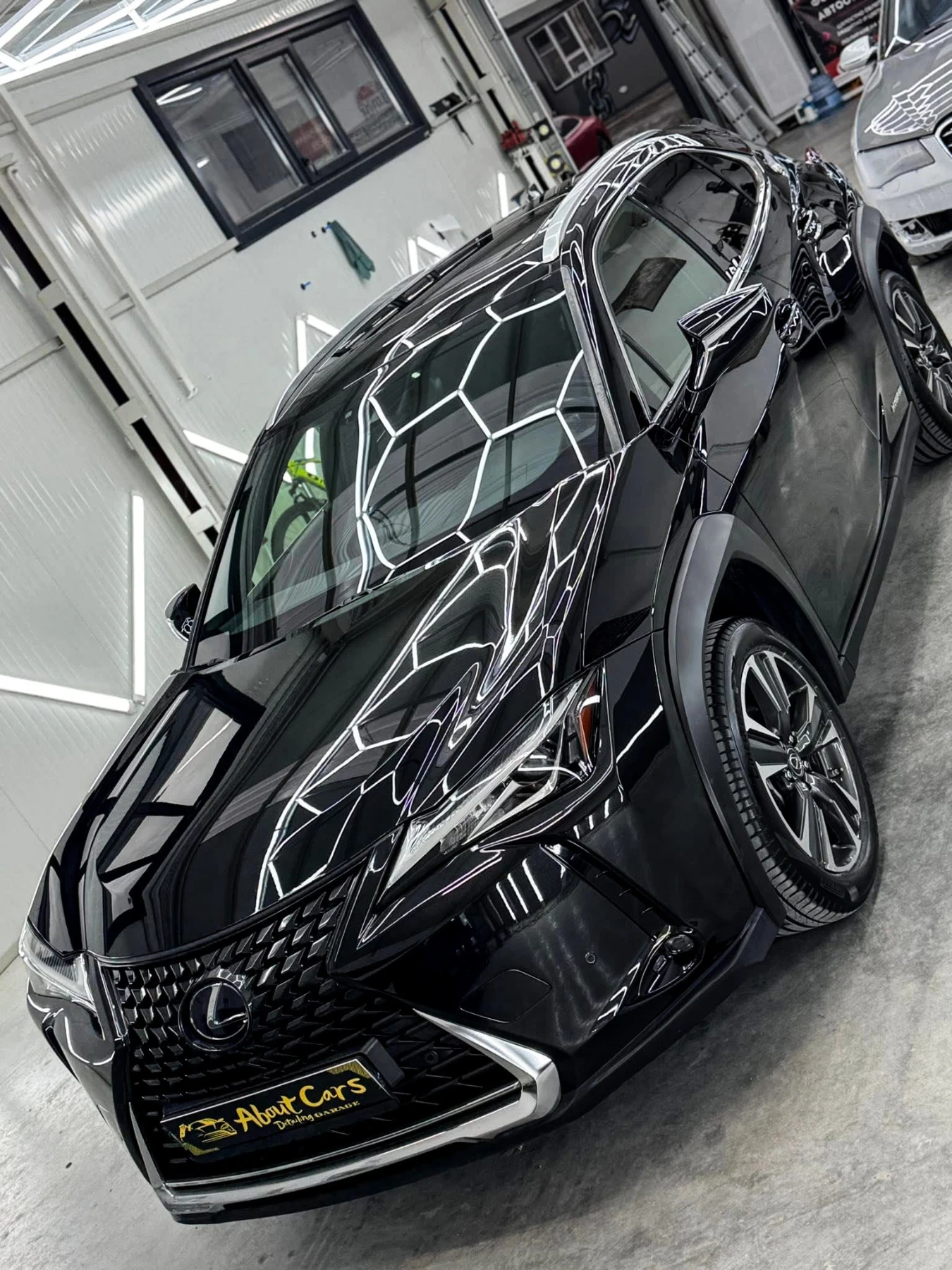 Lexus UX 250h 2.0H/57600KM/4x4/ГАРАНЦИЯ - изображение 2
