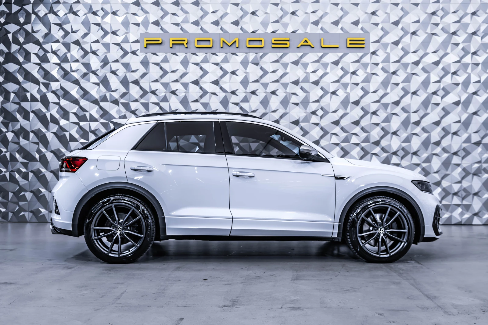 VW T-Roc R 2.0TSI BlueMotion Technology* Pano | Mobile.bg   6