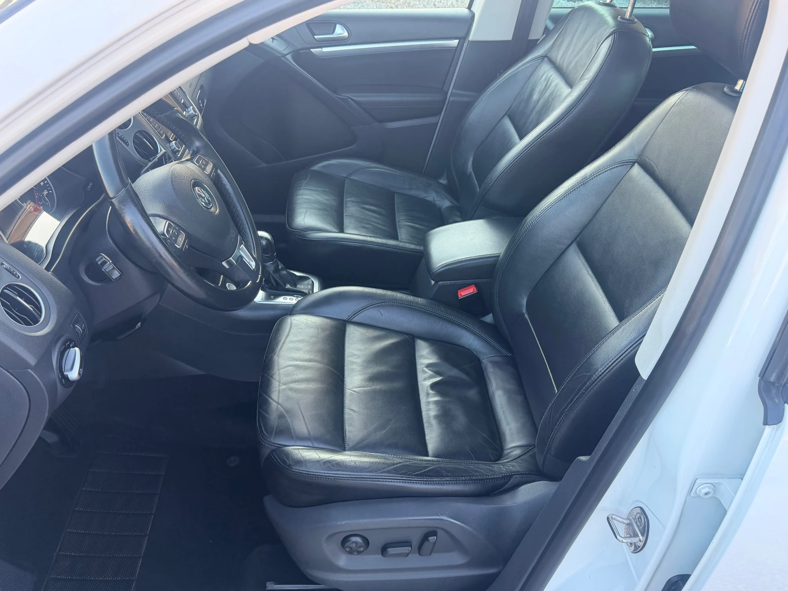 VW Tiguan 2.0TDI* AUT* R-LINE* NAVI* * * LED*  | Mobile.bg   5