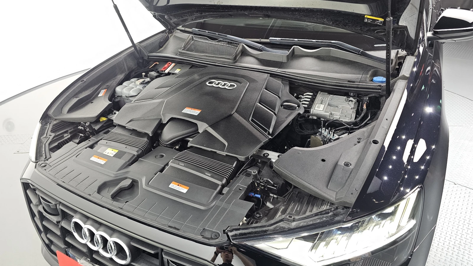 Audi Q8 55 TFSI quattro* ЕЛ. БАГАЖНИК* HUD* КРАЙНА ЦЕНА, снимка 6 - Автомобили и джипове - 55366996