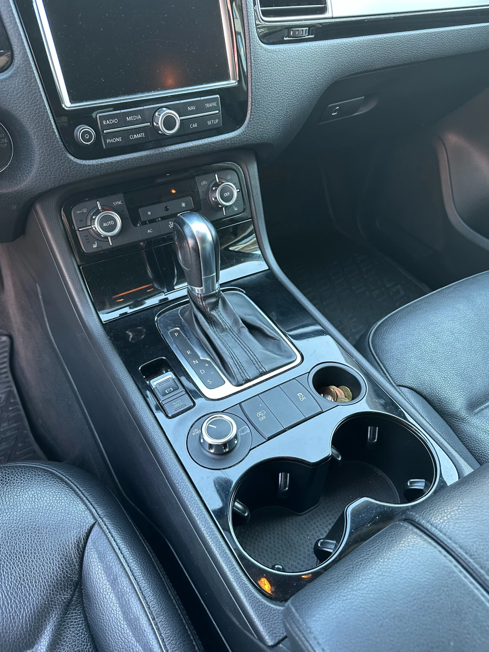 VW Touareg, снимка 8 - Автомобили и джипове - 55416553