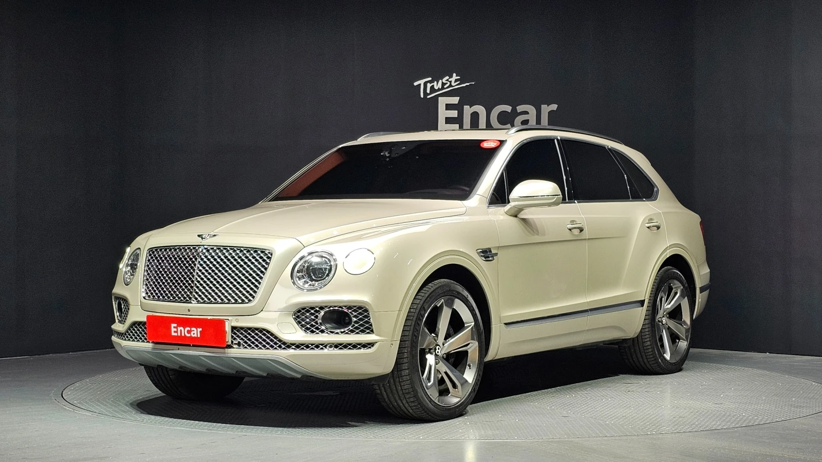 Bentley Bentayga 6.0 W12, снимка 1 - Автомобили и джипове - 55497177