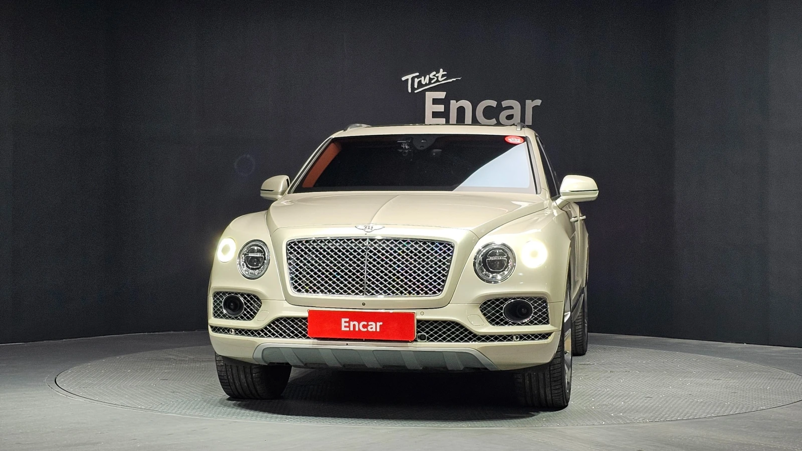 Bentley Bentayga 6.0 W12, снимка 3 - Автомобили и джипове - 55497177