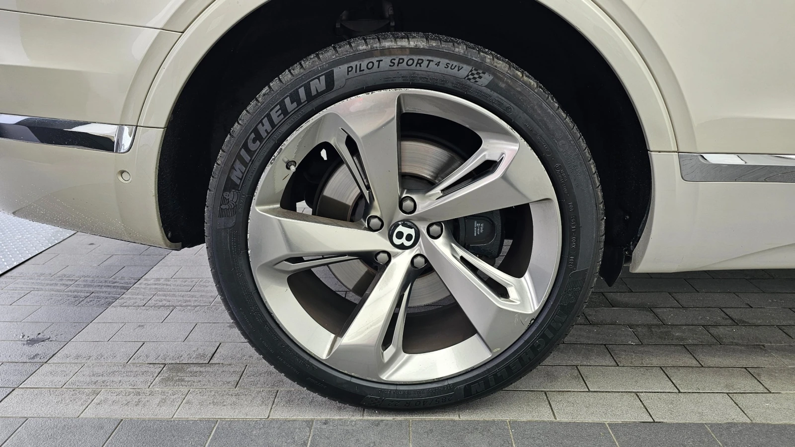 Bentley Bentayga 6.0 W12, снимка 5 - Автомобили и джипове - 55497177