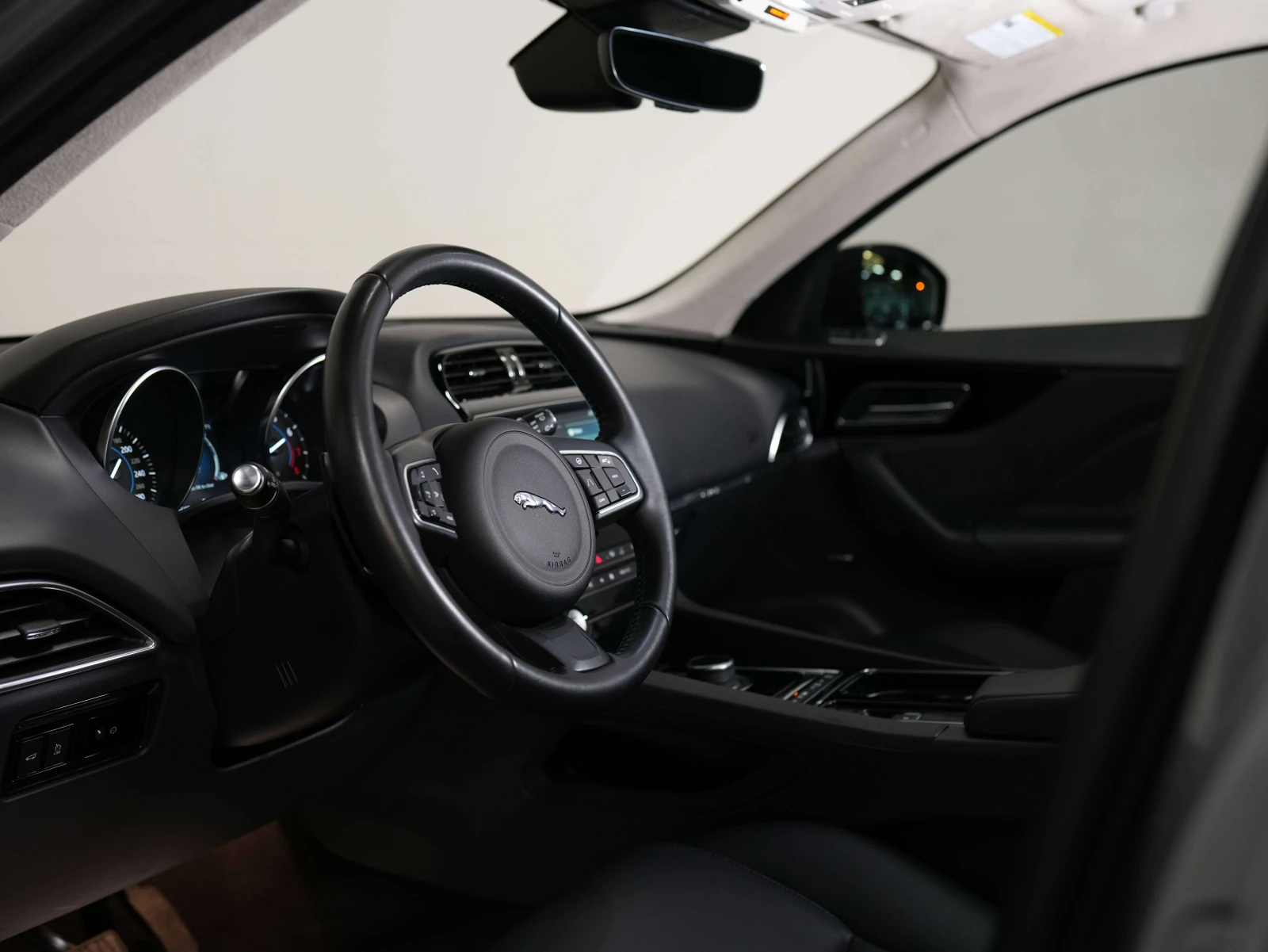 Jaguar F-PACE * PREMIUM | 25T | PANO | MERIDIAN * CARFAX * , снимка 9 - Автомобили и джипове - 56073114