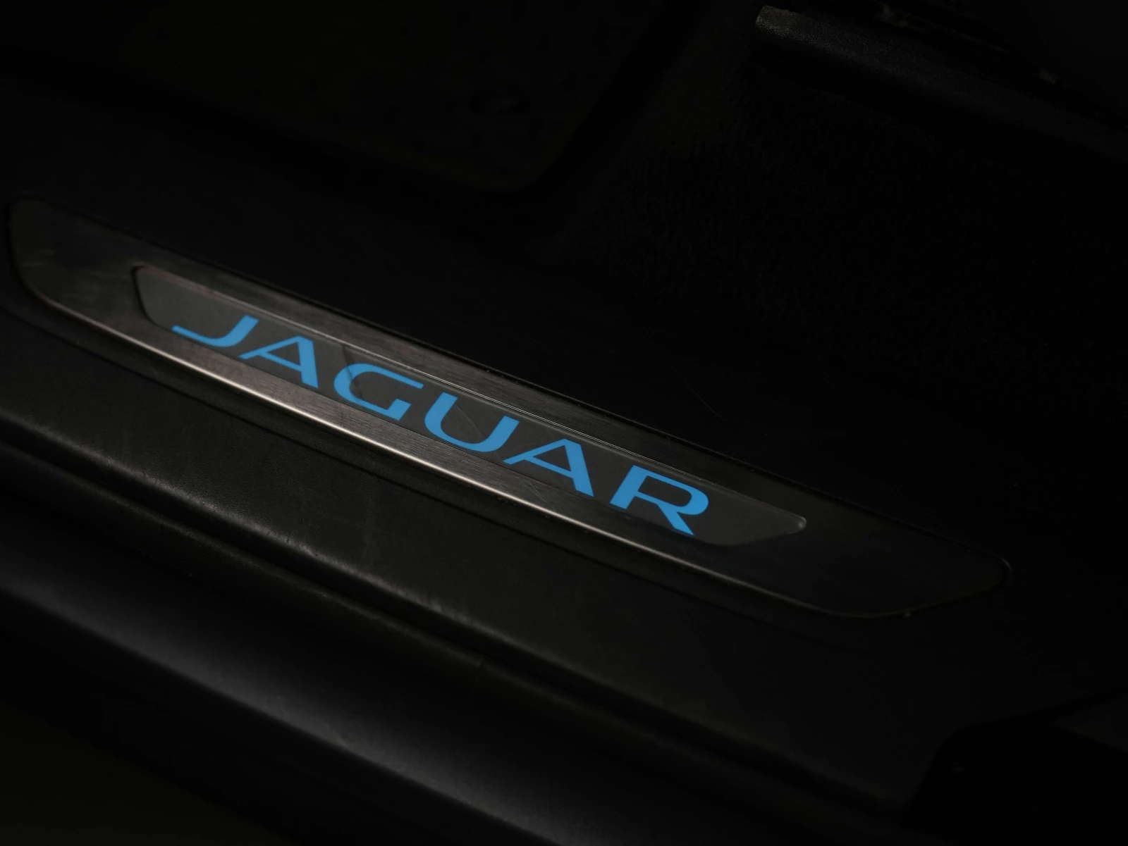 Jaguar F-PACE * PREMIUM | 25T | PANO | MERIDIAN * CARFAX * , снимка 10 - Автомобили и джипове - 56073114