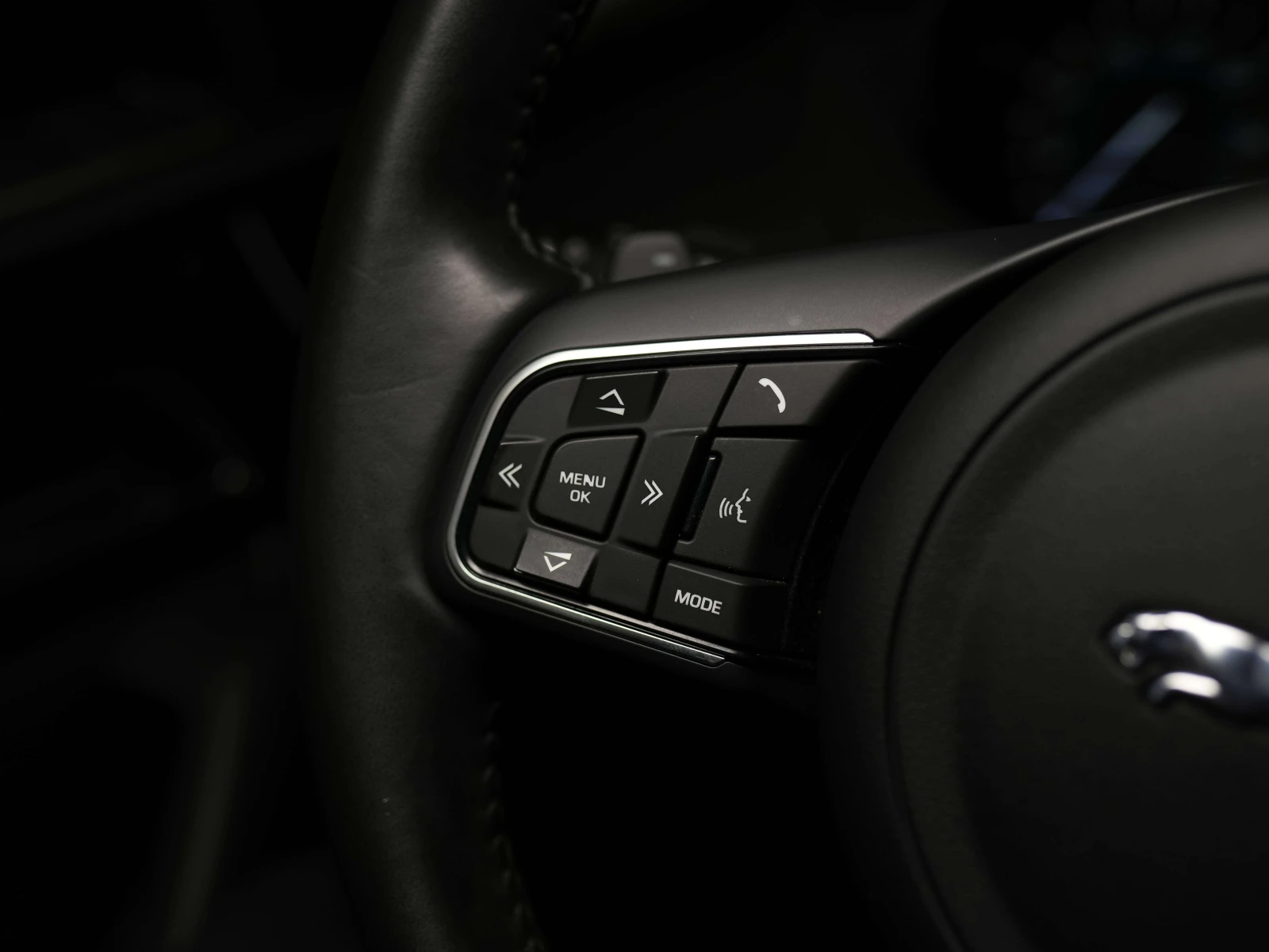 Jaguar F-PACE * PREMIUM | 25T | PANO | MERIDIAN * CARFAX * , снимка 11 - Автомобили и джипове - 56073114