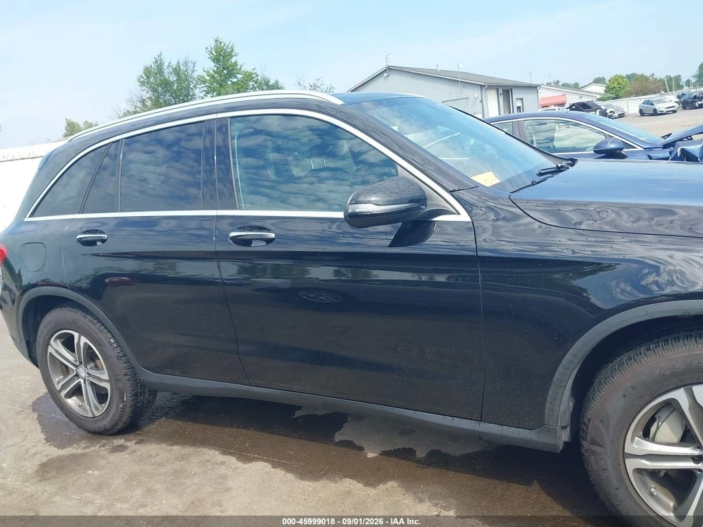 Mercedes-Benz GLC 300 * 4MATIC * CARFAX * ОПЦИЯ ЗА ФИНАНСИРАНЕ * , снимка 13 - Автомобили и джипове - 56083874
