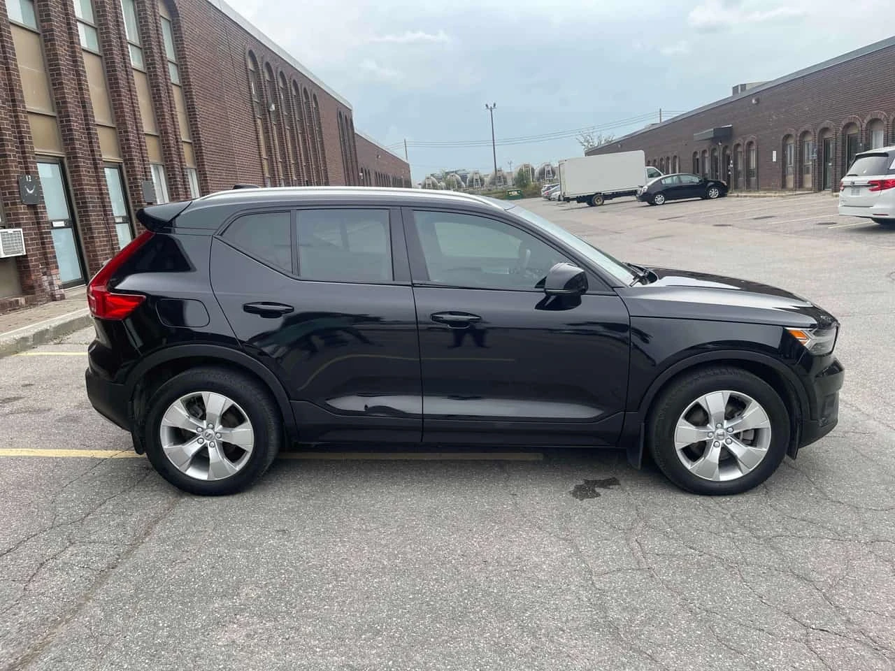 Volvo XC40 * Momentum * CARFAX * , снимка 3 - Автомобили и джипове - 56327205