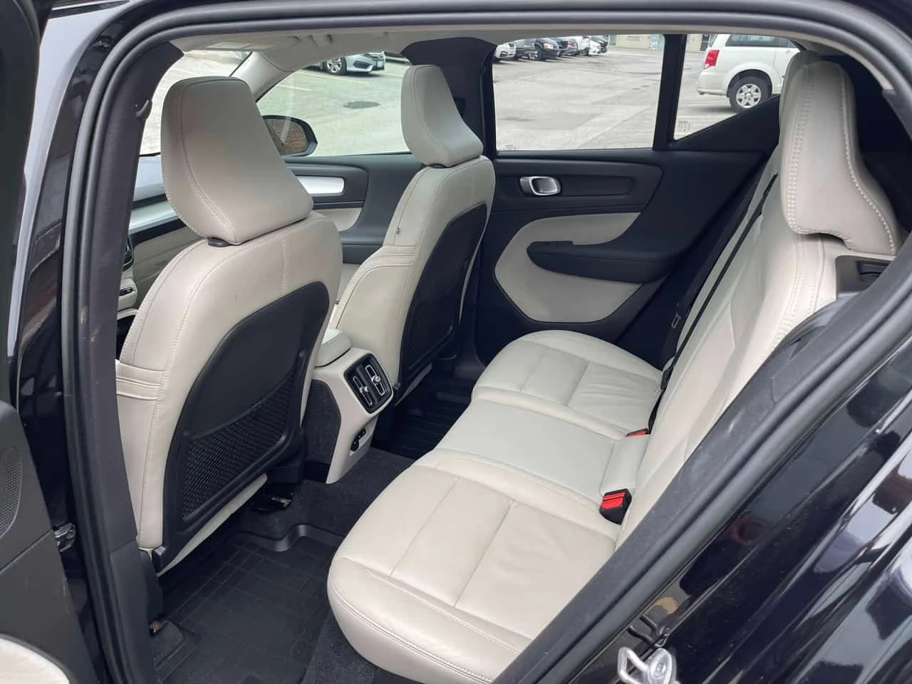 Volvo XC40 * Momentum * CARFAX * , снимка 16 - Автомобили и джипове - 56327205
