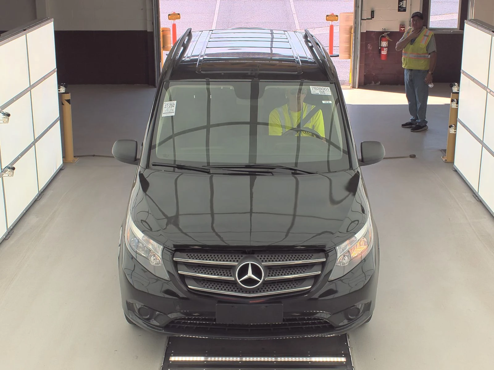 Mercedes-Benz Vito Metris Passenger Van 126.0" WB - изображение 5