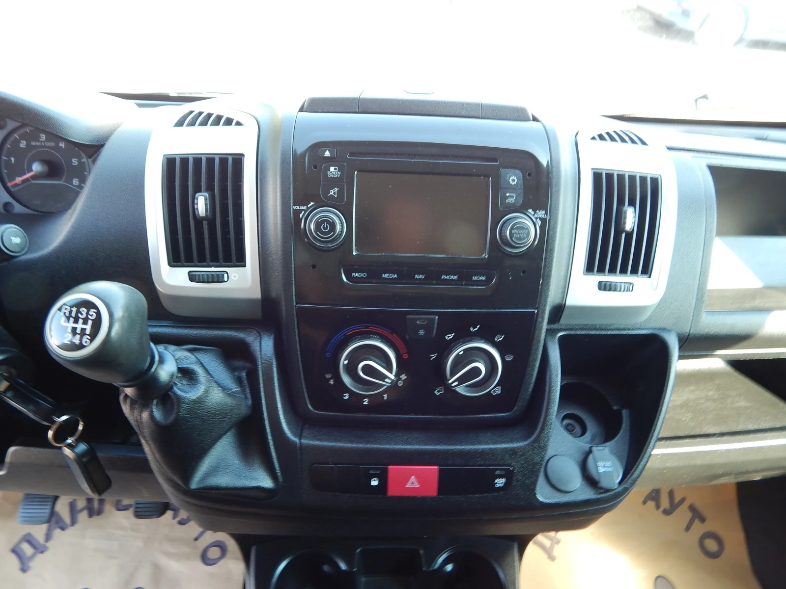 Peugeot Boxer 2.3M-JET* 150k.c.* NAVI* KAMEPA* LED* ОТЛИЧЕН* , снимка 13 - Бусове и автобуси - 55059464