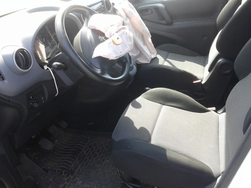 Peugeot Partner 1.6hdi, снимка 11 - Автомобили и джипове - 27078006