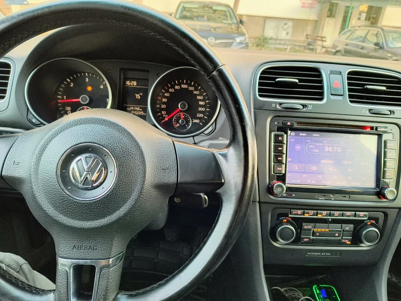 VW Golf, снимка 14 - Автомобили и джипове - 48383780