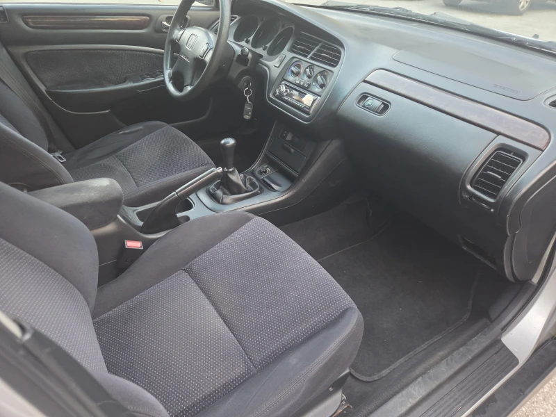 Honda Accord газ, обслужена, всичко платено, снимка 14 - Автомобили и джипове - 52096577