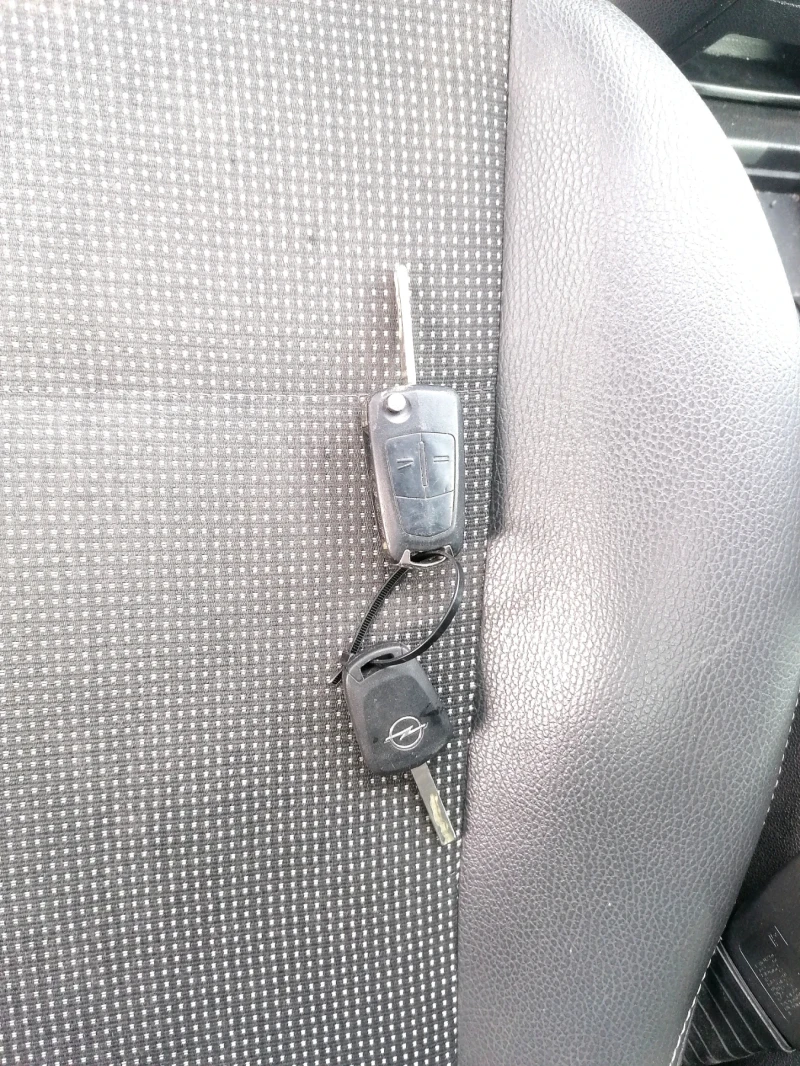 Opel Zafira 2.2 бензин. 6+ 1 cosmo, снимка 17 - Автомобили и джипове - 53042393