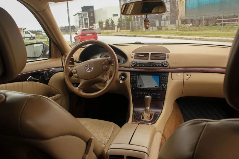 Mercedes-Benz E 500 4 matic. С газ, снимка 7 - Автомобили и джипове - 53067434