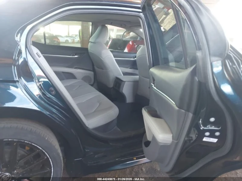 Toyota Camry XSE HYBRID, снимка 8 - Автомобили и джипове - 53412253