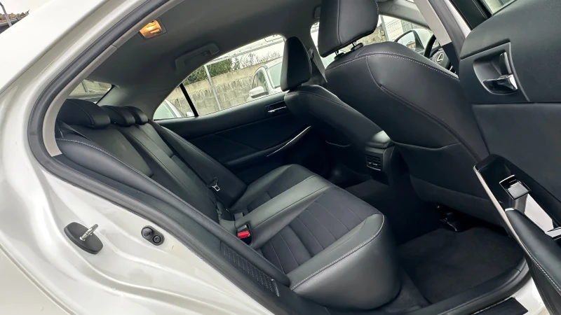 Lexus IS 300 2.5 HYBRID, снимка 16 - Автомобили и джипове - 53459750