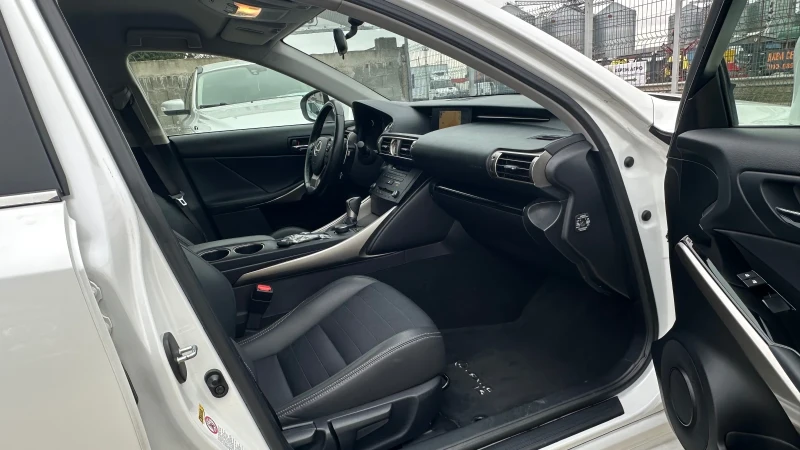 Lexus IS 300 2.5 HYBRID, снимка 11 - Автомобили и джипове - 53459750