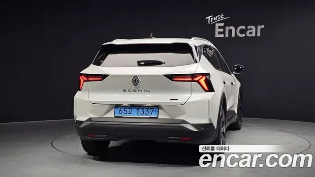 Renault Scenic 87 KW, снимка 3 - Автомобили и джипове - 54576087