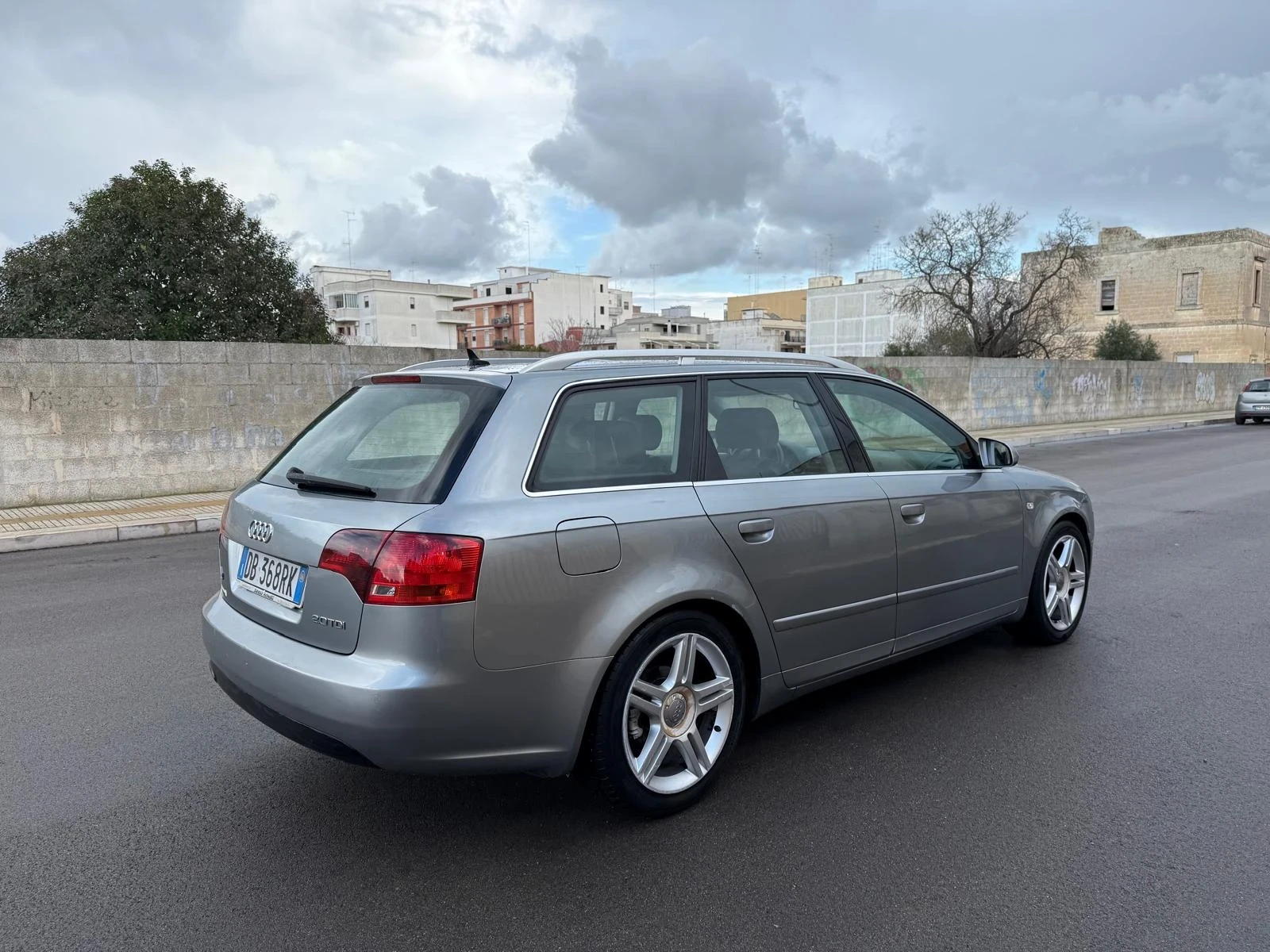 Audi A4 2.0TDI 140ps. Navi* Bi-xnenon* Leather - изображение 3