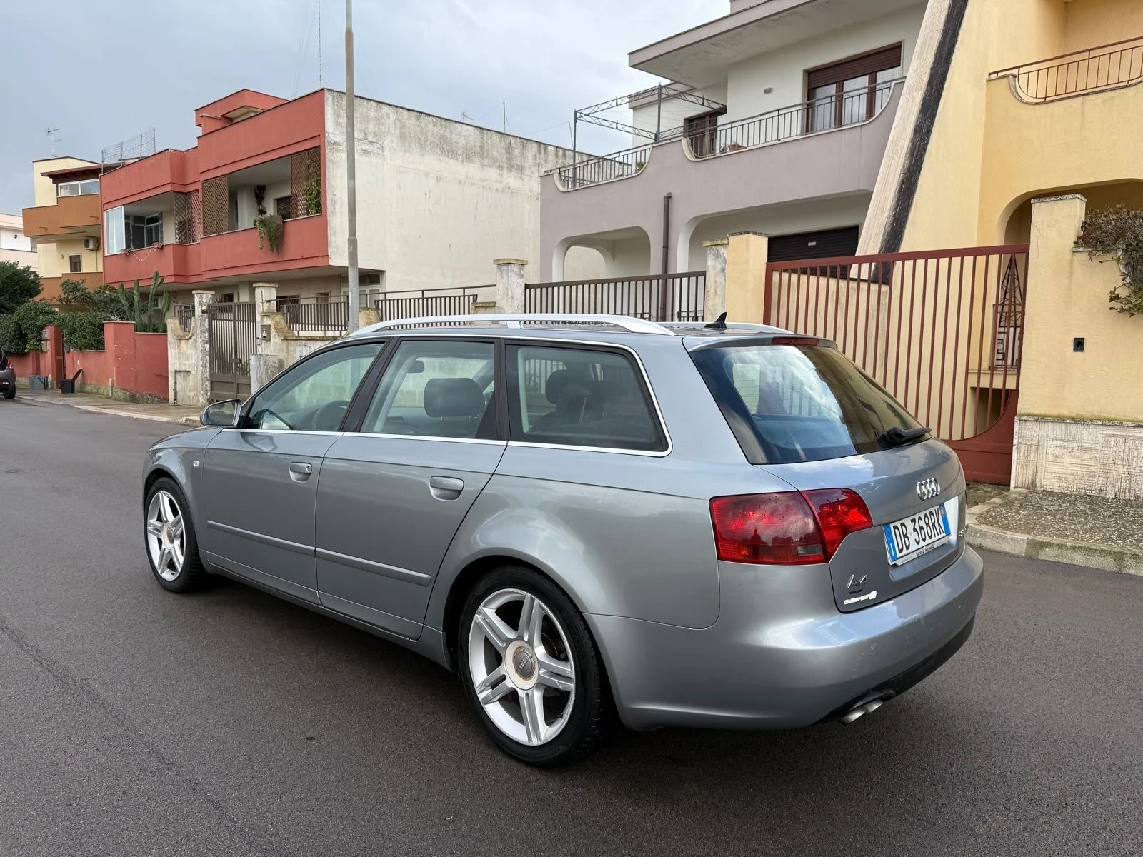 Audi A4 2.0TDI 140ps. Navi* Bi-xnenon* Leather - изображение 5