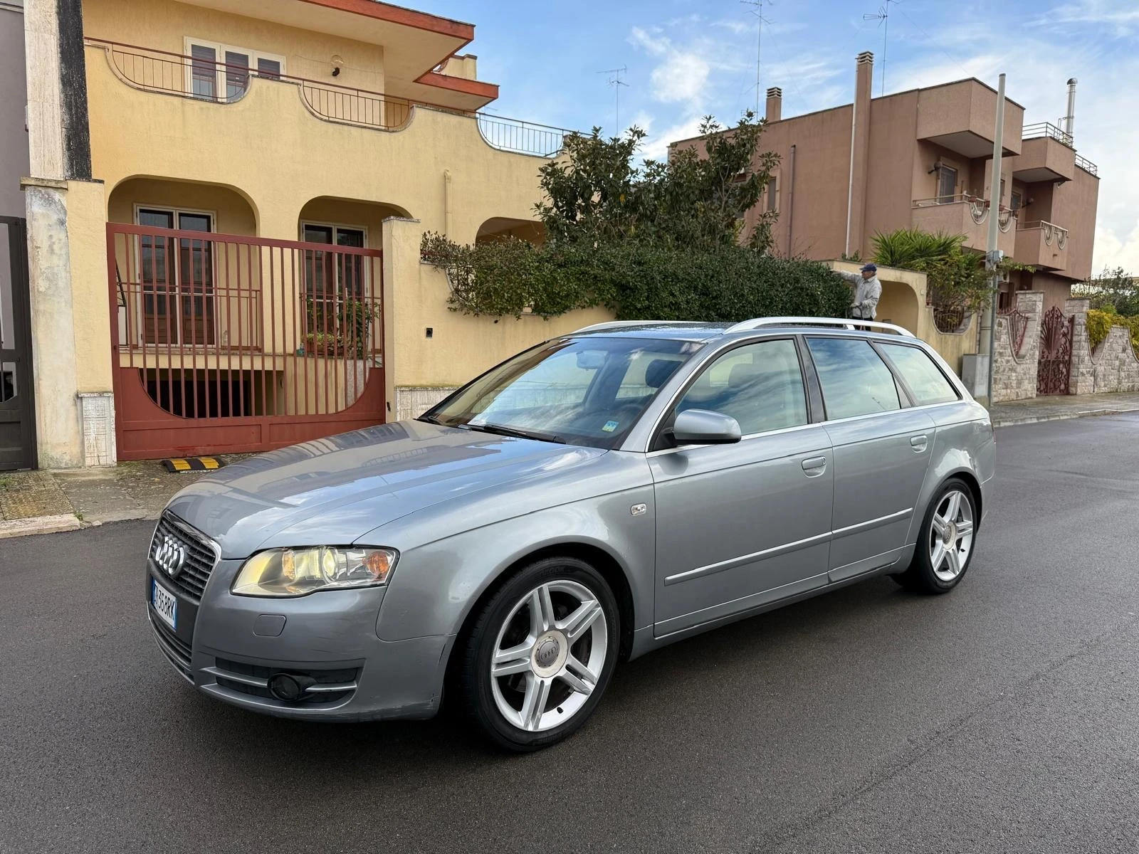 Audi A4 2.0TDI 140ps. Navi* Bi-xnenon* Leather - изображение 2