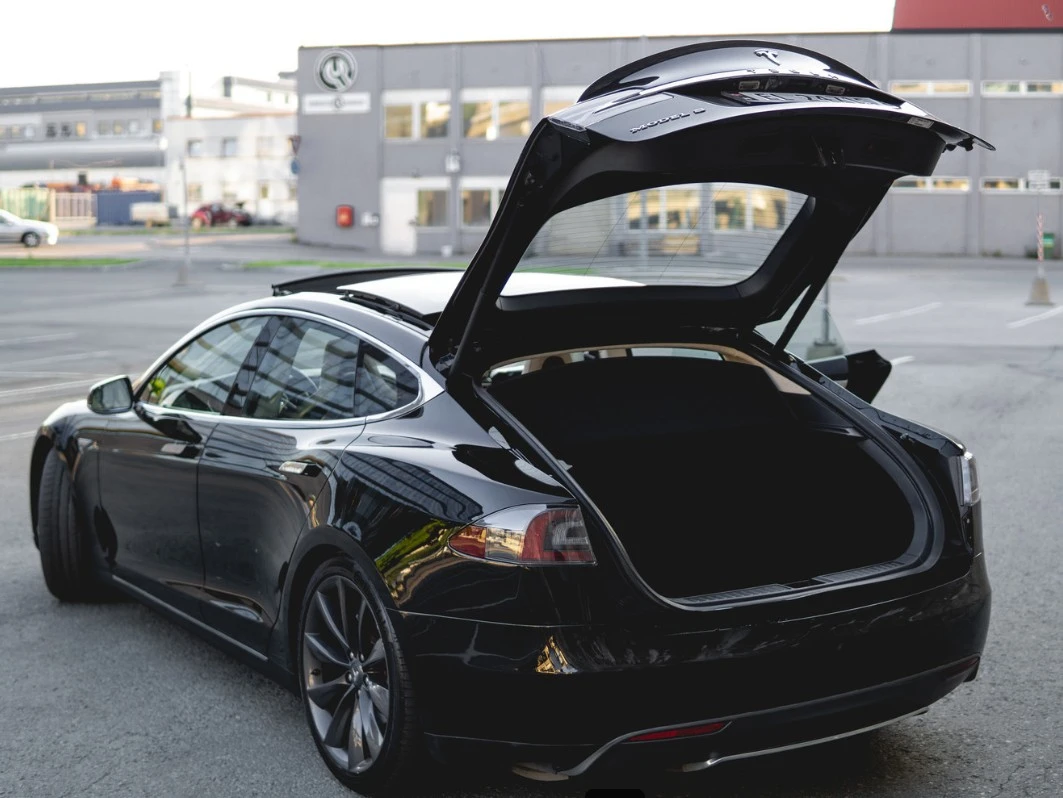 Tesla Model S Безплатно Зареждане, Performance - изображение 6