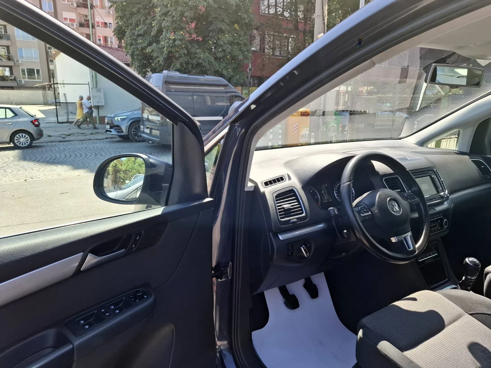VW Sharan 2.0 TDI 4x4 7 места - изображение 8