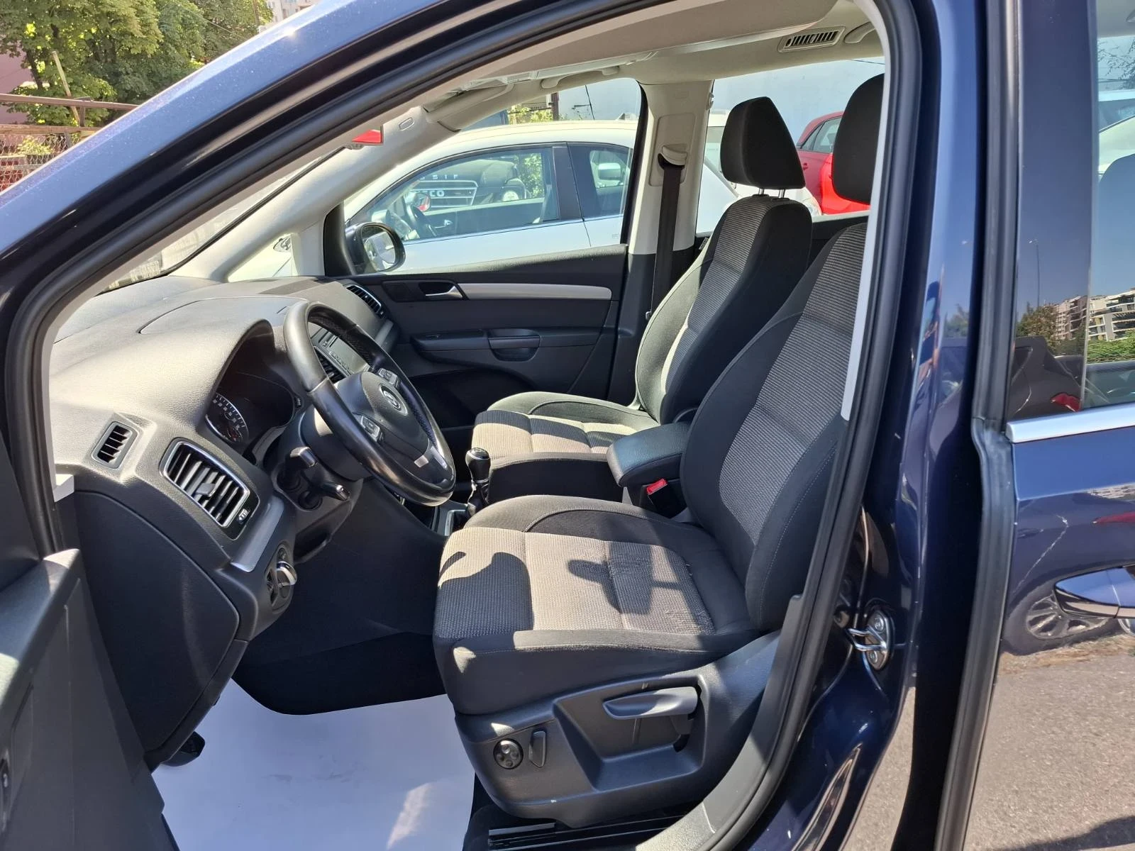 VW Sharan 2.0 TDI 4x4 7 места - изображение 7