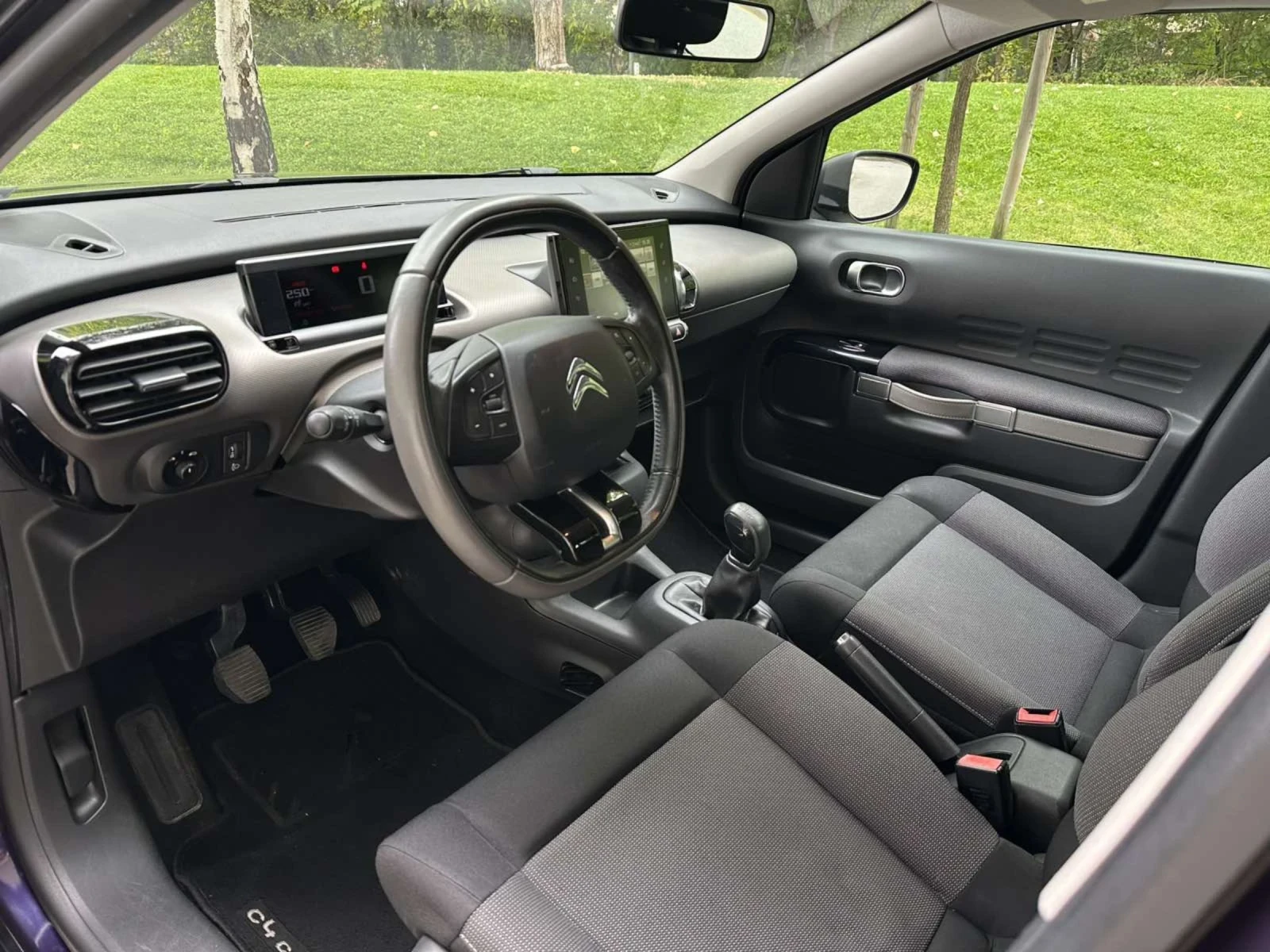 Citroen C4 Cactus 1.2i / РЕГИСТРИРАН - изображение 9