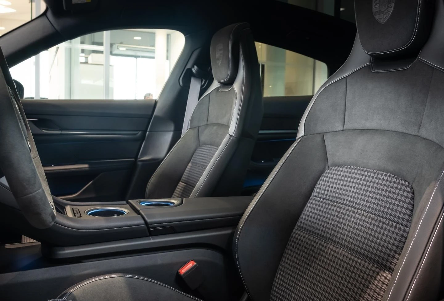 Porsche Taycan 4/FACELIFT/SPORT CHRONO/BOSE/PANO/360/ - изображение 8