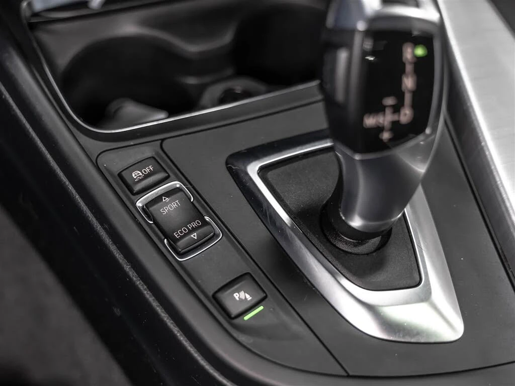 BMW 320 * АВТО КРЕДИТ* ЦЕНА ДО БГ * Сервизна история *  - изображение 10