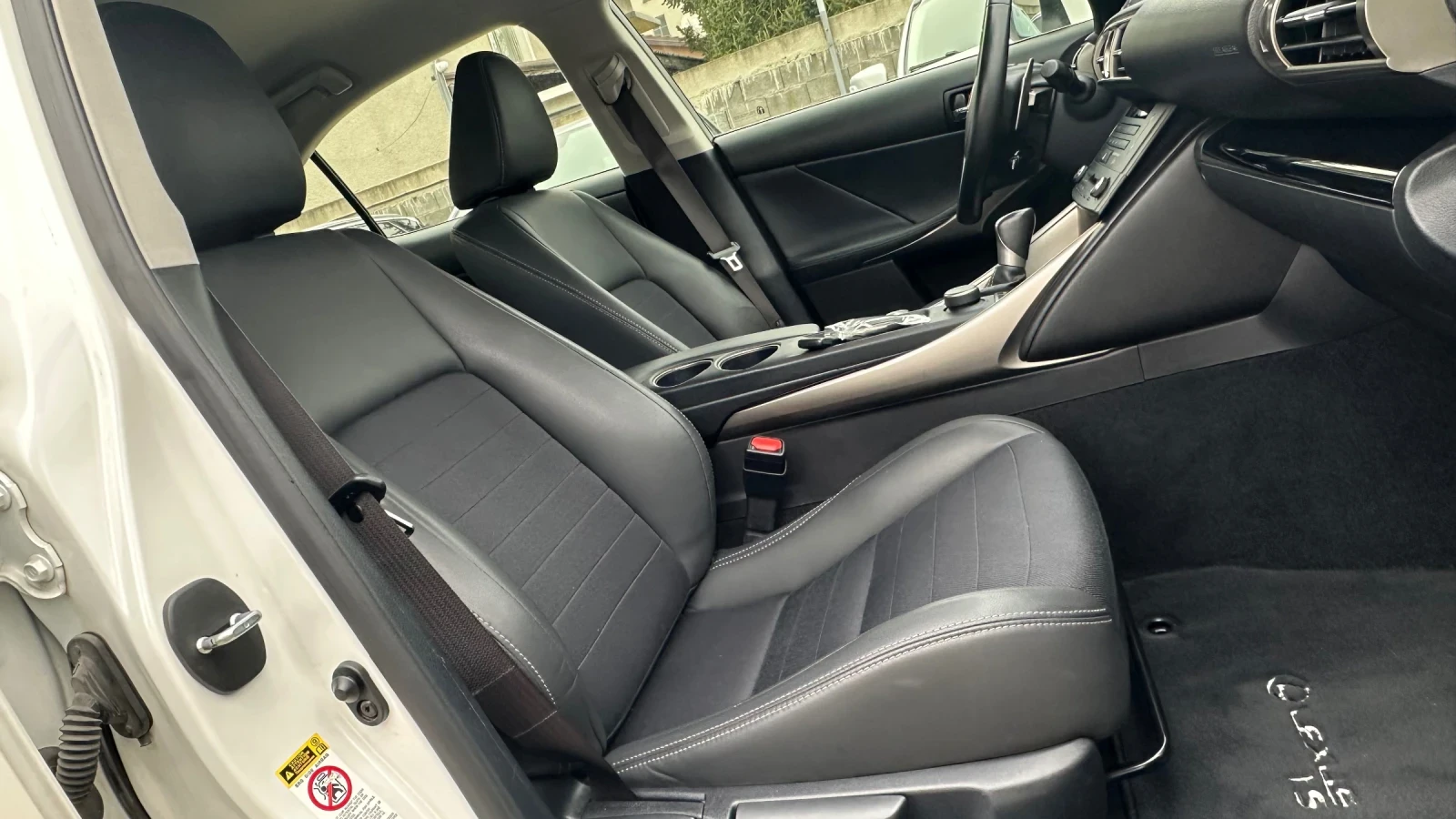 Lexus IS 300 300h 2.5 HYBRID | Mobile.bg � ����������� 12