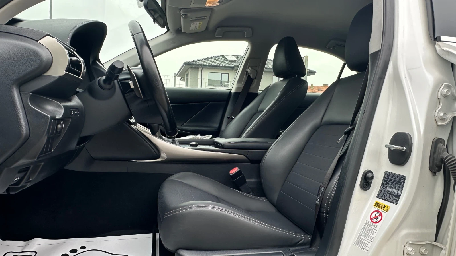 Lexus IS 300 2.5 HYBRID - изображение 8