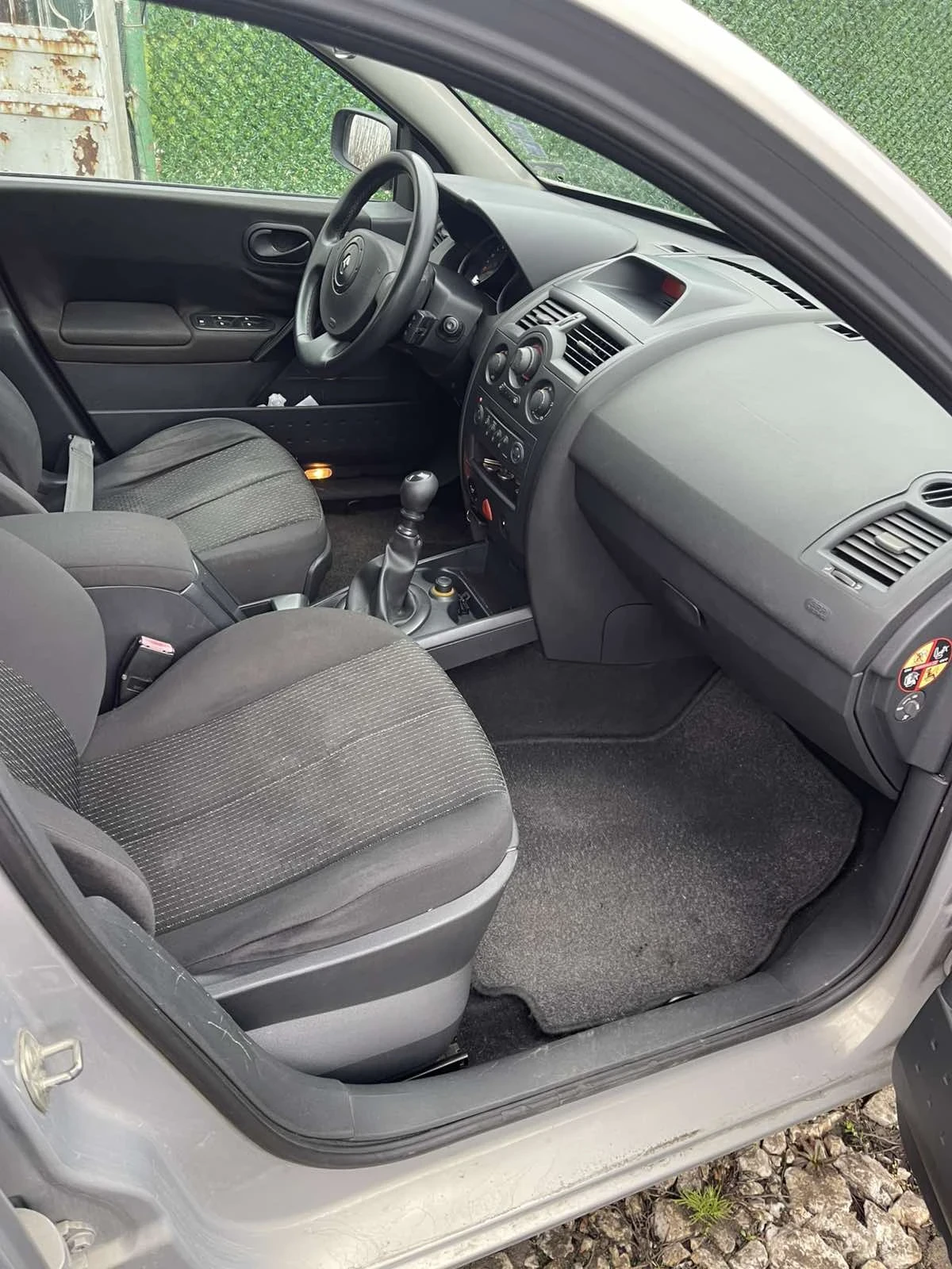 Renault Megane 1.9 DCI , снимка 6 - Автомобили и джипове - 53938314