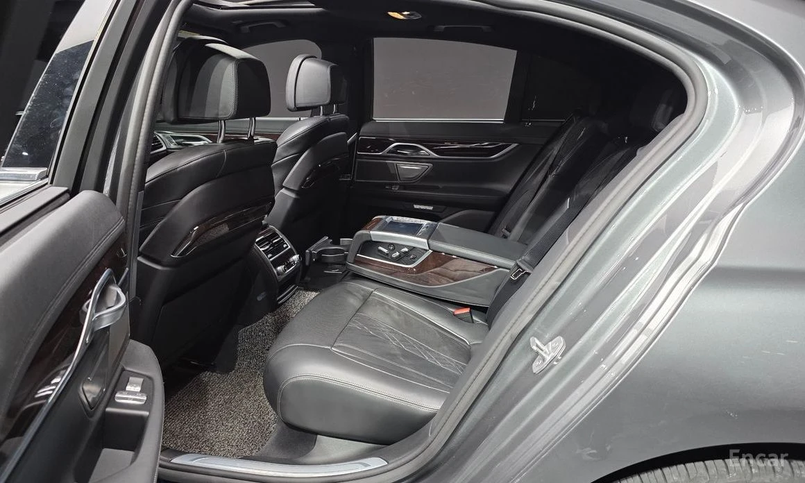 BMW 730 XDRive 360| SUNROOF| CAMERA| HEATED SEATS| MASAGE, снимка 14 - Автомобили и джипове - 54169058