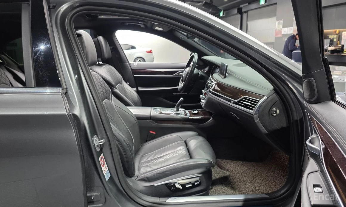 BMW 730 XDRive 360| SUNROOF| CAMERA| HEATED SEATS| MASAGE, снимка 13 - Автомобили и джипове - 54169058