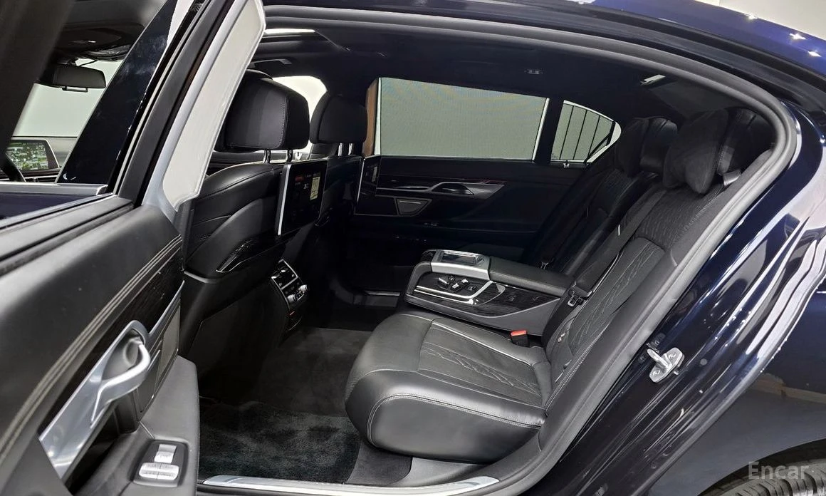 BMW 740 XDRIVE* МПАКЕТ* RECARO* КАМЕРИ* 360* HARMAN* KARDO, снимка 9 - Автомобили и джипове - 54205781