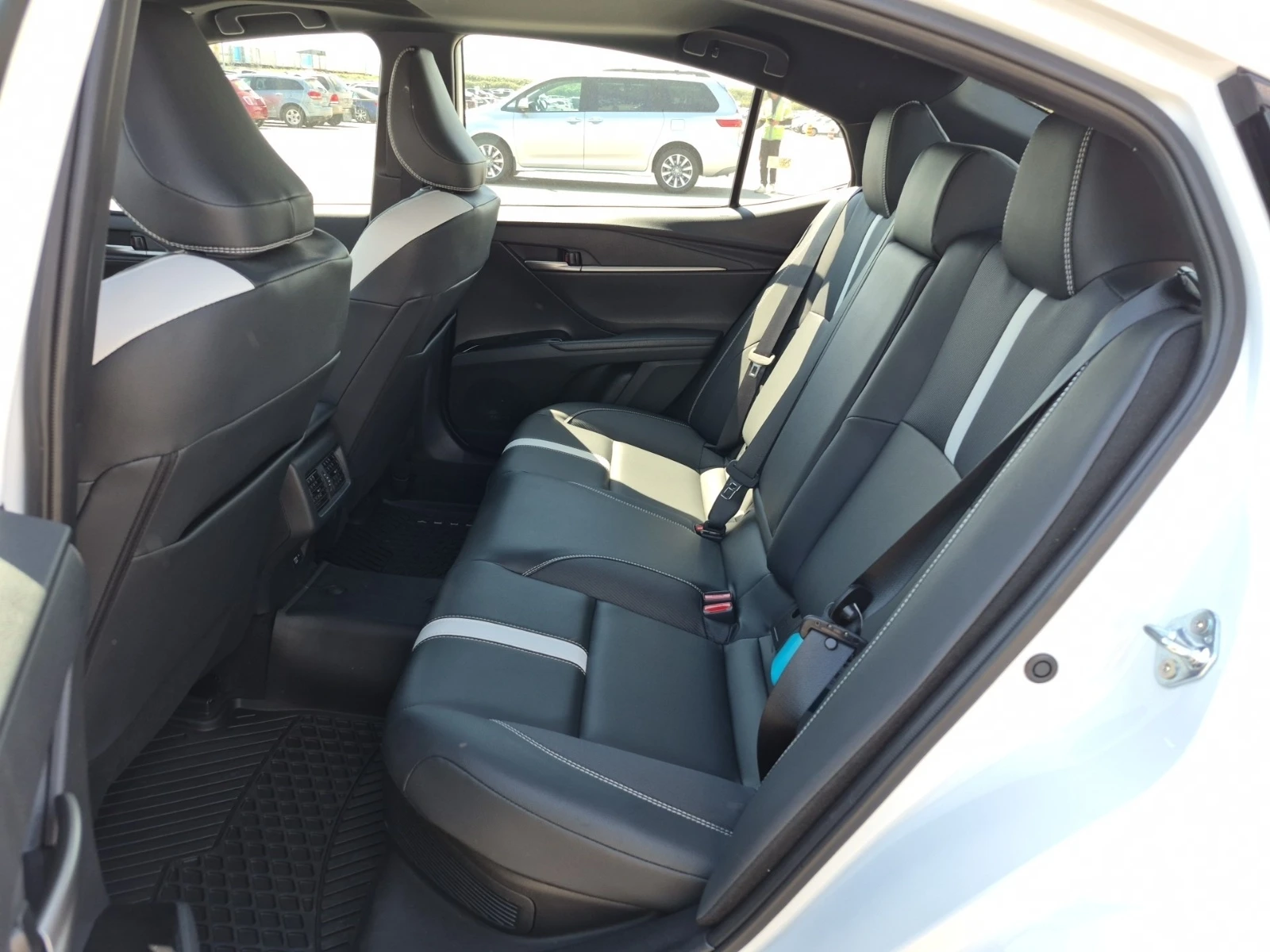 Toyota Camry SE HYBRID * BLIND SPOT * 24K KM * , снимка 8 - Автомобили и джипове - 55206430