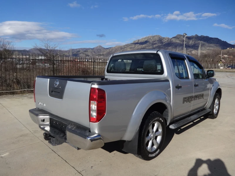 Nissan Navara 2.5TDI, снимка 5 - Автомобили и джипове - 43831967