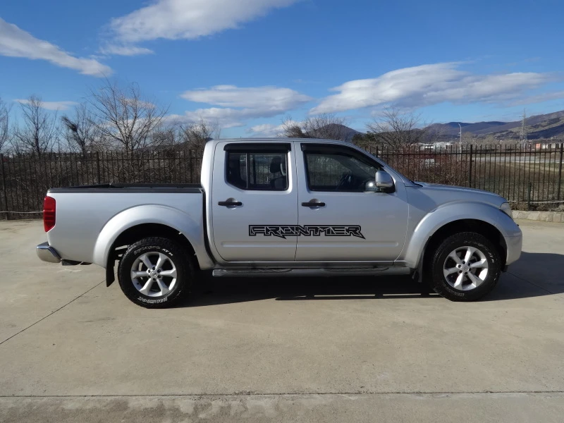 Nissan Navara 2.5TDI, снимка 6 - Автомобили и джипове - 43831967