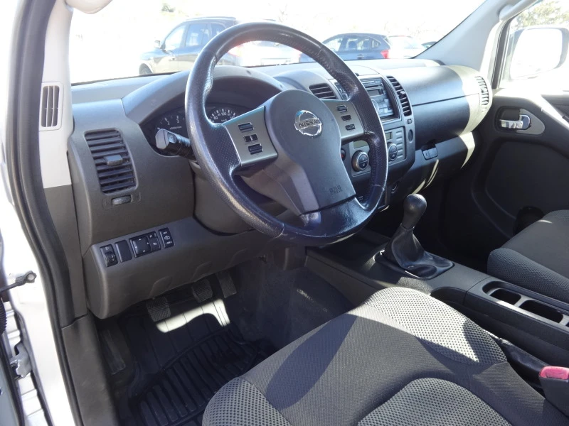 Nissan Navara 2.5TDI, снимка 9 - Автомобили и джипове - 43831967