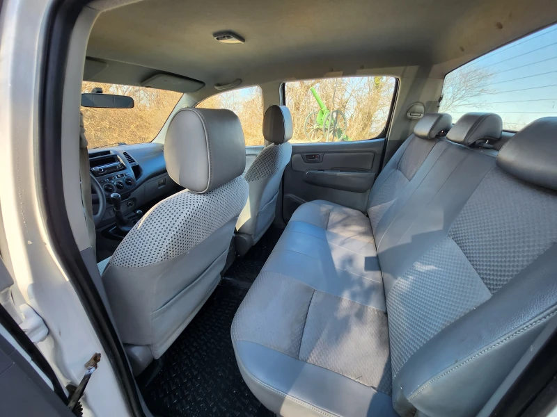 Toyota Hilux 2.5 D4D, снимка 13 - Автомобили и джипове - 48917419