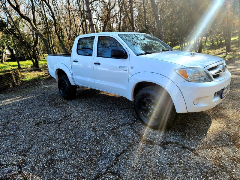 Toyota Hilux 2.5 D4D, снимка 3 - Автомобили и джипове - 48917419