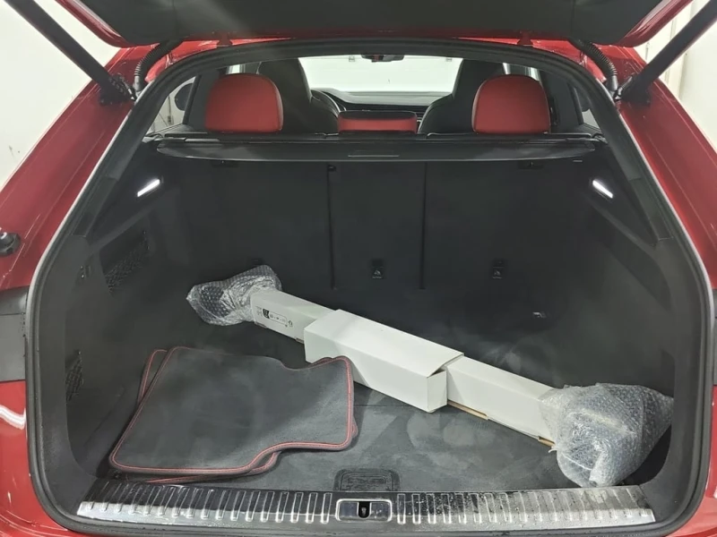 Audi SQ8 * 4.0 TFSI QUATTRO * CARFAX * БЕЗ ПЪРВОНАЧАЛНА ВНО, снимка 17 - Автомобили и джипове - 52813913