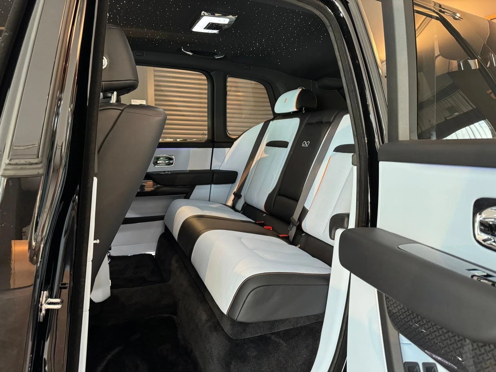 Rolls-Royce Cullinan BLACK BADGE/BESPOKE/SHOOTING STAR/CARBON/ | Mobile.bg � ����������� 12