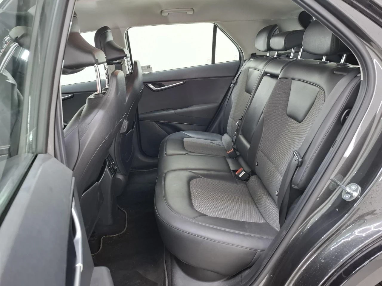 Kia Niro 65KWh/ DINAMICLINE/2023г./SOH100%, снимка 6 - Автомобили и джипове - 54821441