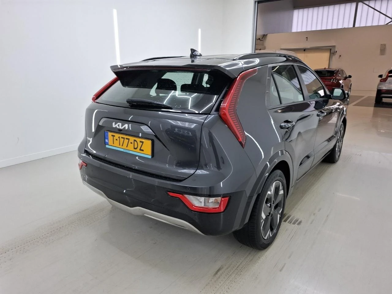 Kia Niro 65KWh/ DINAMICLINE/2023г./SOH100%, снимка 3 - Автомобили и джипове - 54821441